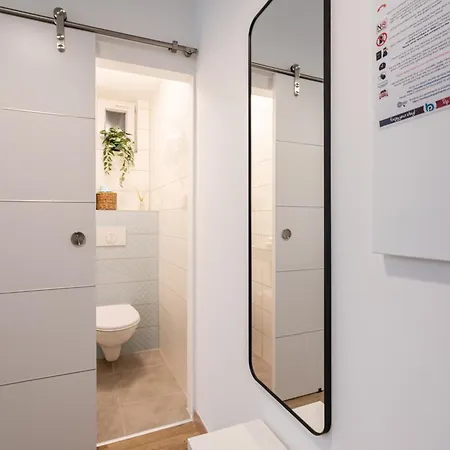 Kristi Tiptop In The Heart Of Appartement