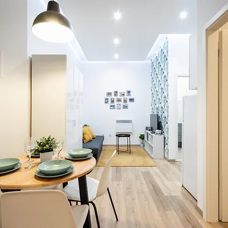 Kristi Tiptop In The Heart Of Appartement