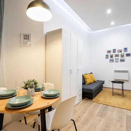 Kristi Tiptop In The Heart Of Apartment