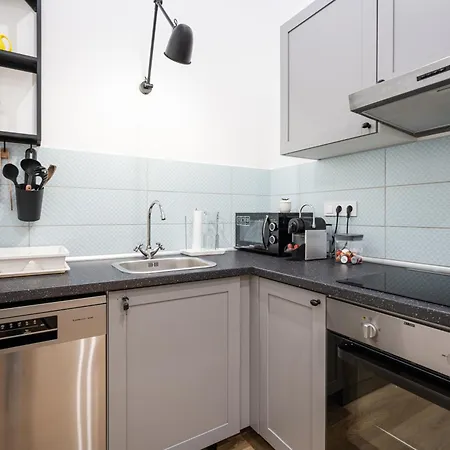 Kristi Tiptop In The Heart Of Appartement